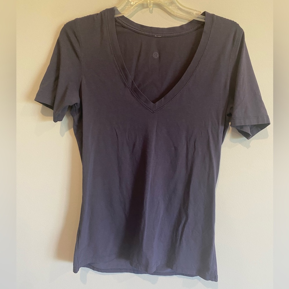 Navy Lululemon short sleeved tee